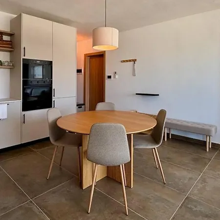 Stylish 2bed With Views By Homely! Apartment *