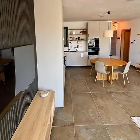 Stylish 2bed With Views By Homely! Apartment