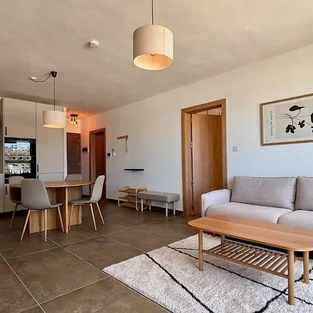 Stylish 2bed With Views By Homely!