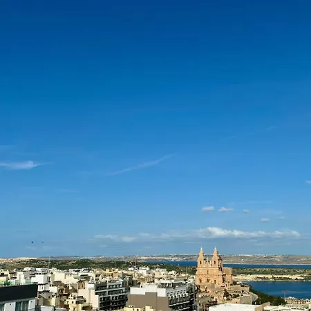 Stylish 2bed With Views By Homely!
